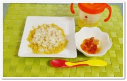 離乳食135日1回目コーンフレークりんごヨーグルト