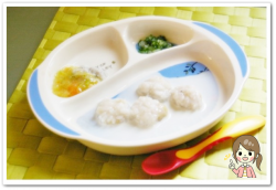離乳食63日1回目バナナお粥団子のミルクがけ