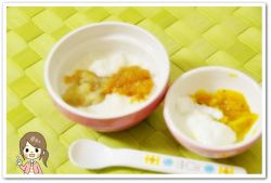 離乳食57日2回目ミルクパン粥バナナりんご乗せ