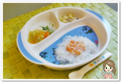 離乳食67日1回目7倍粥トマトソース乗っけ