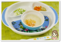 離乳食68日1回目スープそうめんトマトソース乗っけ