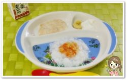 離乳食97日1回目5倍粥トマトソース乗せ