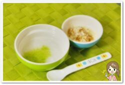 離乳食46日2回目10倍粥白菜乗せ