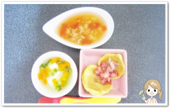 離乳食153日2回目ホットケーキいちごソース